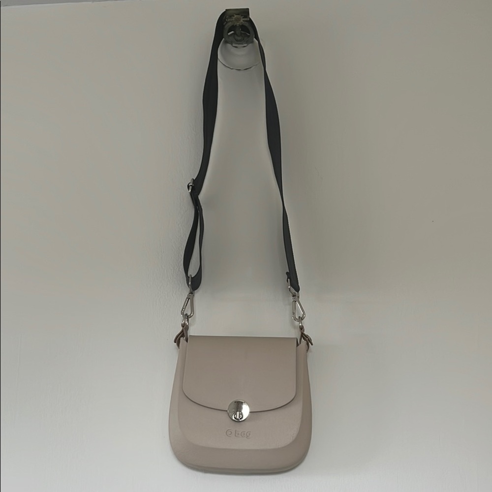 Italian  crossbody O bag with adjustable woven strap